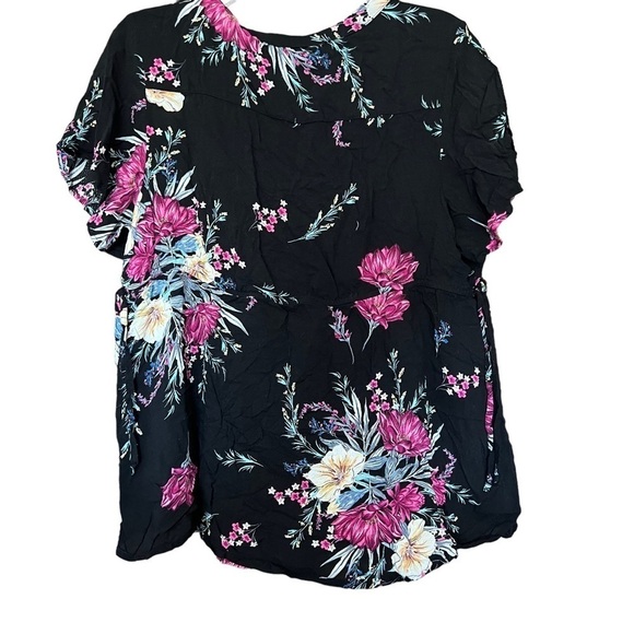 Torrid Black Floral Flutter Sleeve Blouse, 1x - Picture 5 of 7